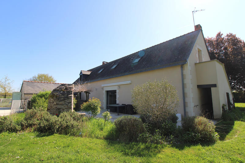 Maison - 234 m² - 8 pièces