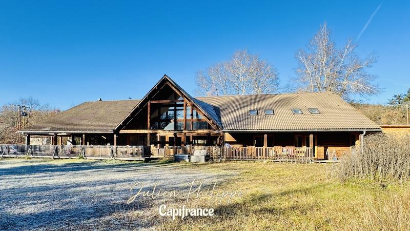 Maison - 500 m² - 12 pièces