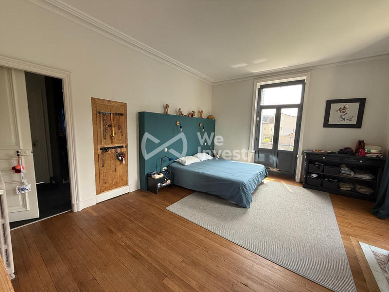 Maison - 390 m² - 5 pièces