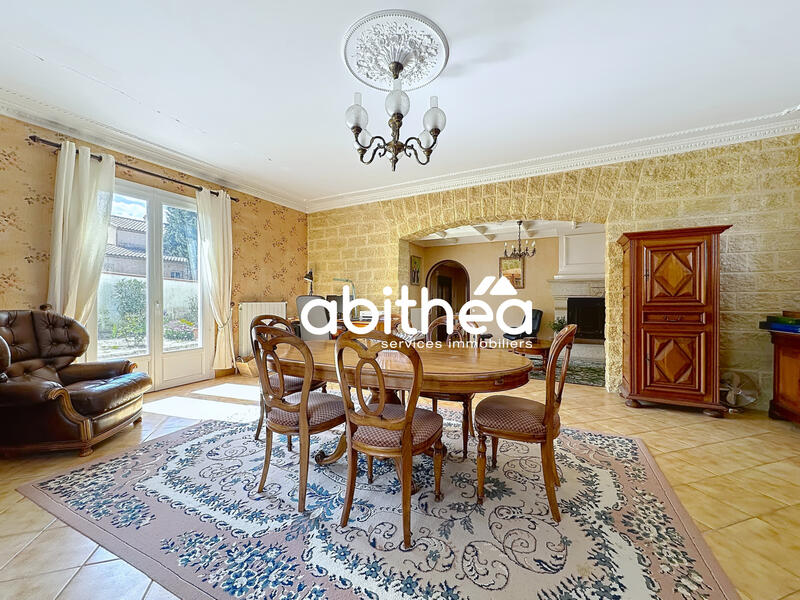 Maison - 210 m² - 7 pièces