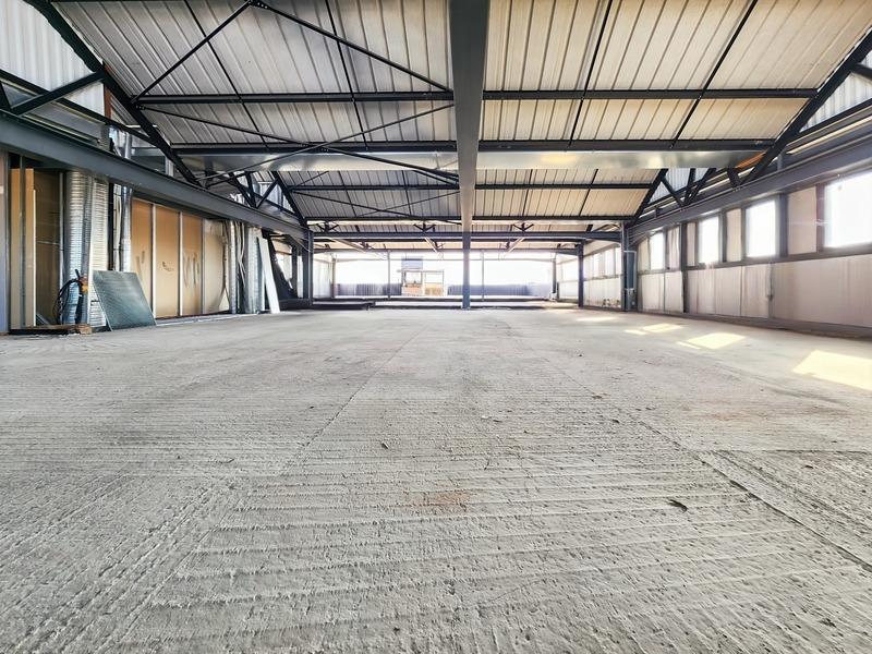 Local commercial - 490 m² - 1 pièce