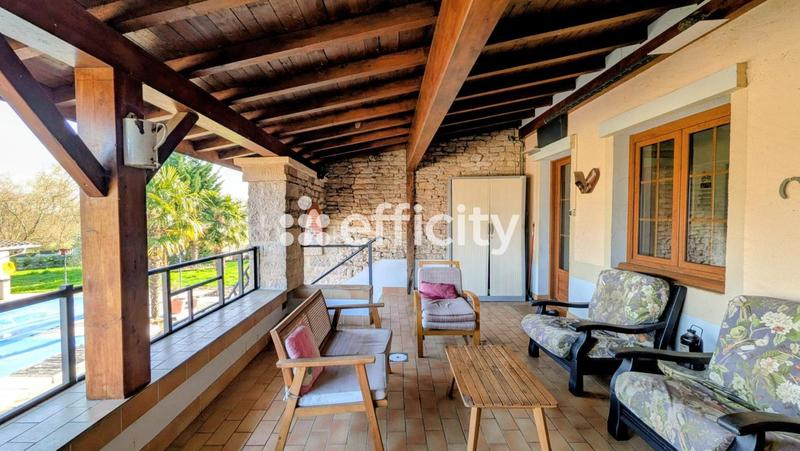 Maison - 413 m² - 8 pièces