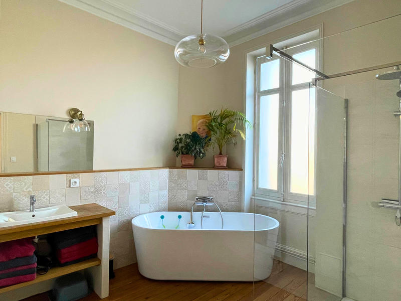 Maison - 256 m² - 9 pièces