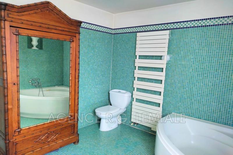 Maison - 331 m² - 10 pièces