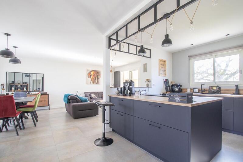 Propriété - 196 m² - 10 pièces