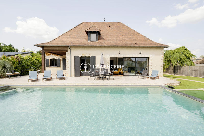 Maison ancienne - 265 m² - 7 pièces