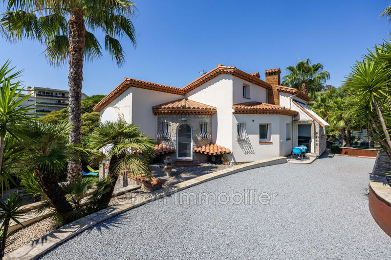 Maison - 215 m² - 6 pièces