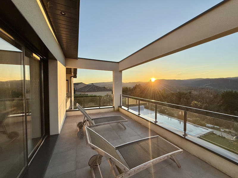 Villa - 300 m² - 9 pièces