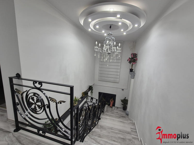 Maison - 200 m² - 6 pièces