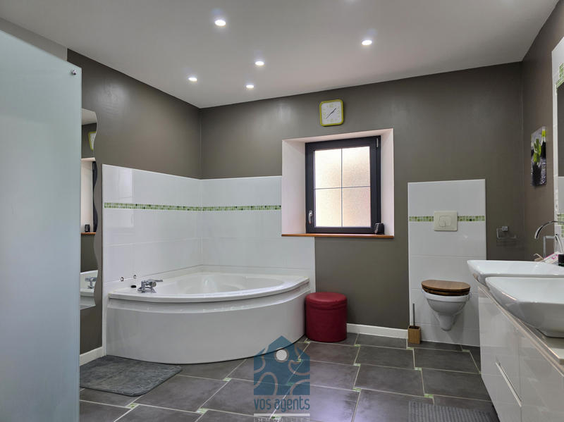 Maison - 200 m² - 5 pièces