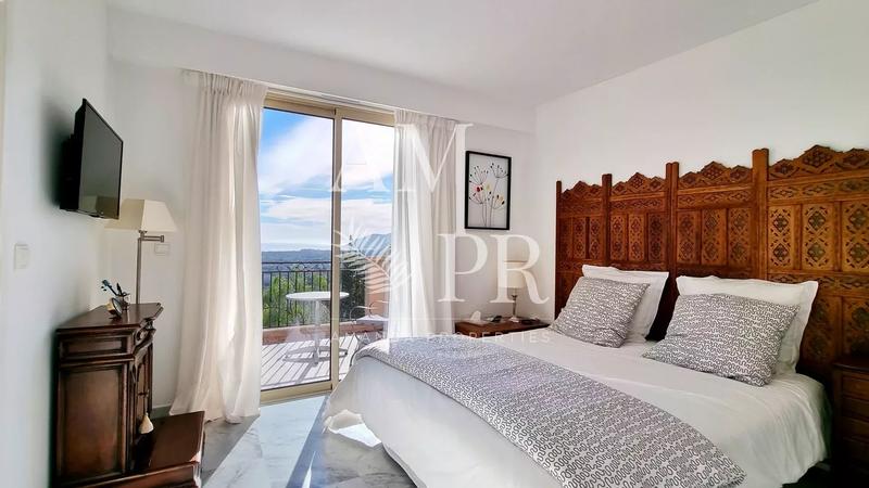 Villa - 220 m² - 8 pièces