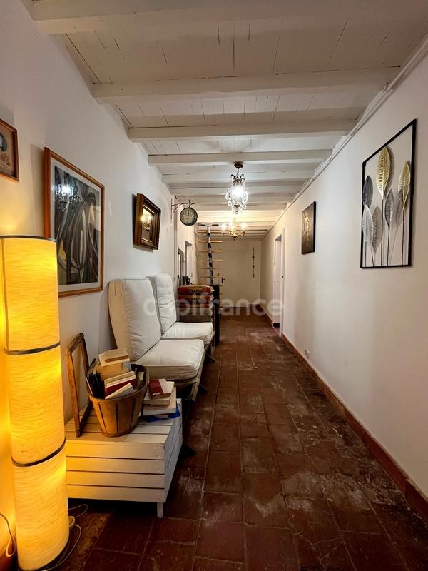 Propriété - 220 m² - 7 pièces