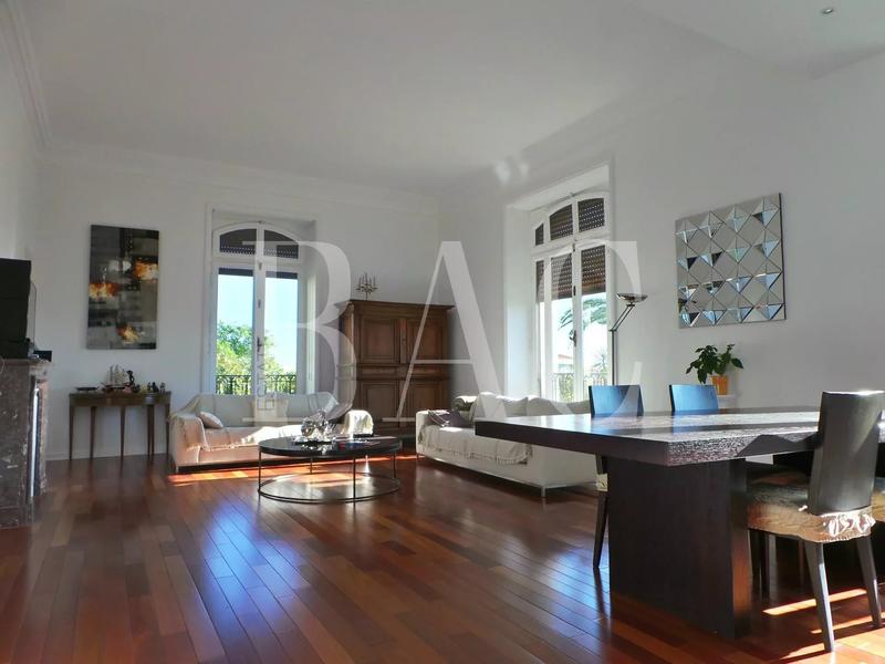 Appartement - 207 m² - 6 pièces