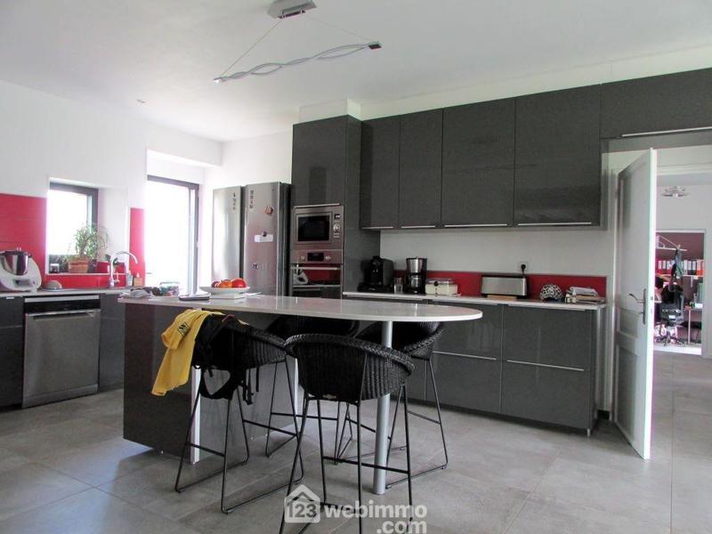 Maison - 245 m² - 8 pièces