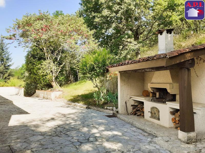 Maison - 213 m² - 7 pièces