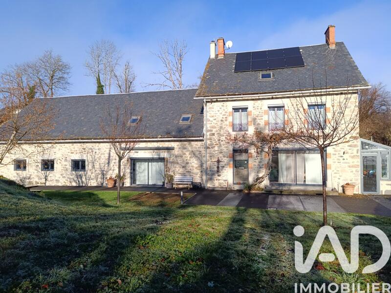 Maison - 265 m² - 9 pièces