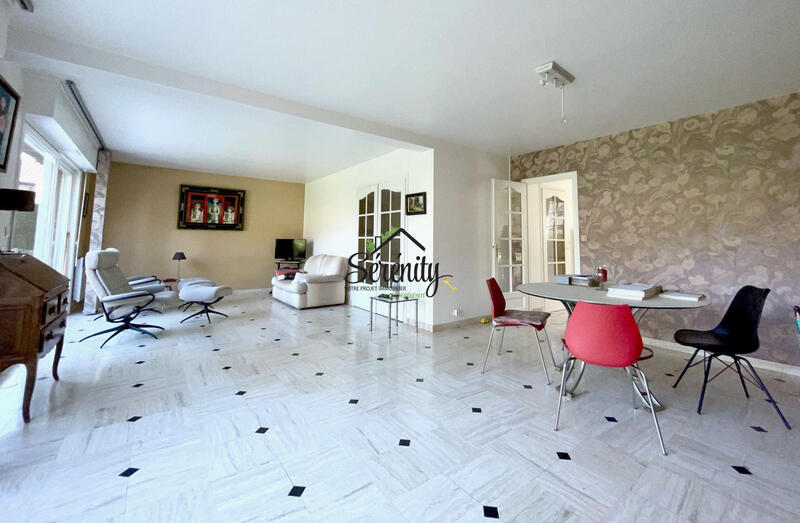 Maison - 198 m² - 8 pièces