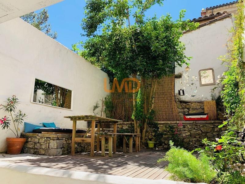 Maison - 195 m² - 8 pièces