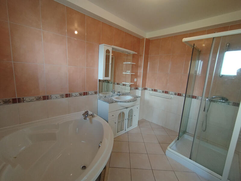 Maison - 102 m² - 5 pièces