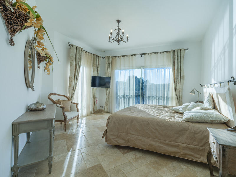 Villa - 357 m² - 10 pièces