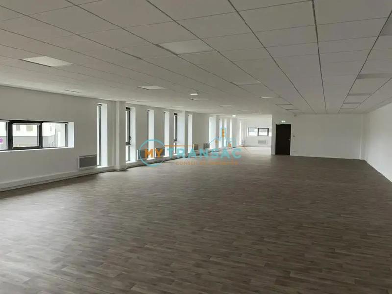 Entrepôt - 1 651 m²