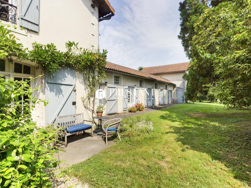 Demeure - 540 m² - 21 pièces