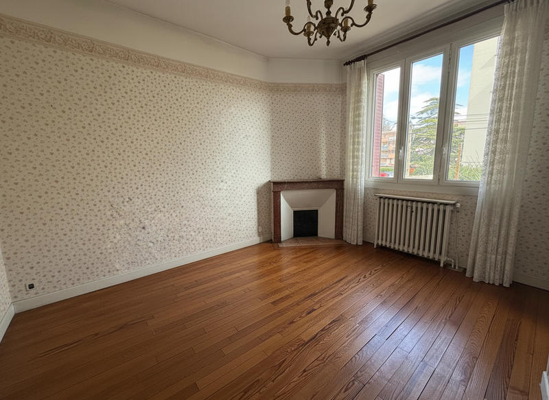 Maison - 180 m² - 8 pièces