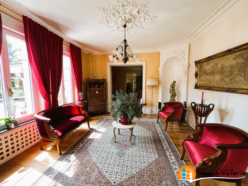 Maison - 761 m² - 16 pièces