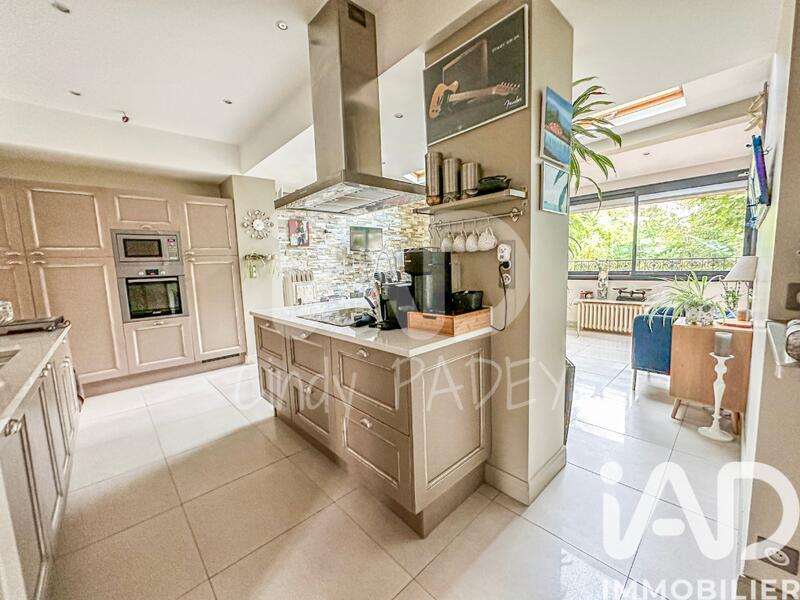 Maison - 220 m² - 9 pièces