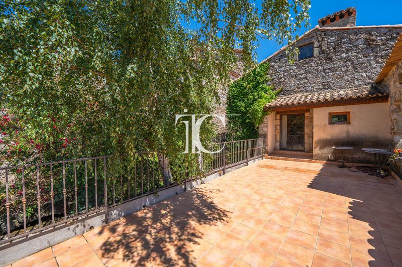 Maison - 225 m² - 9 pièces