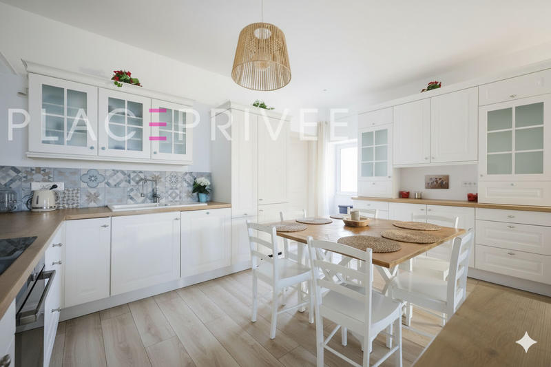 Maison - 200 m² - 6 pièces