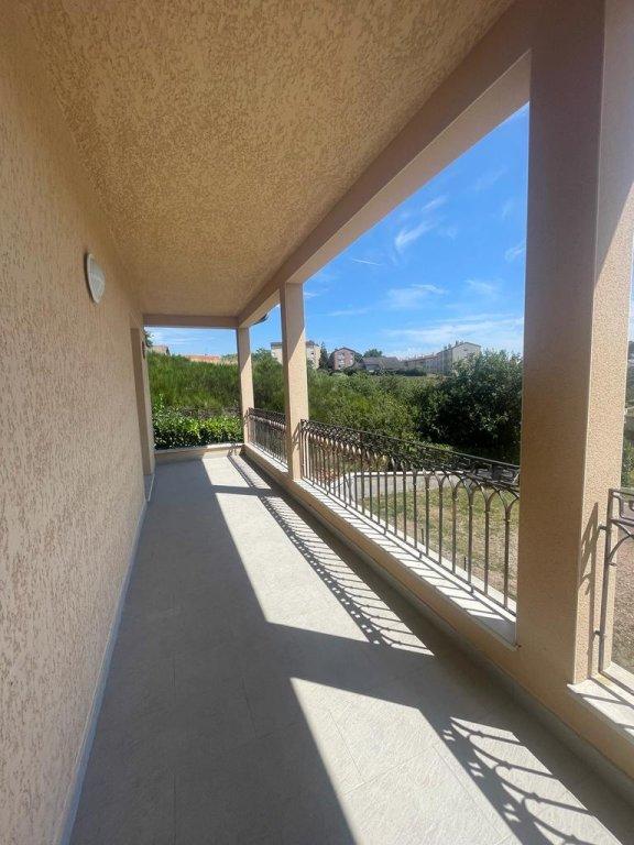 Villa - 384 m² - 8 pièces