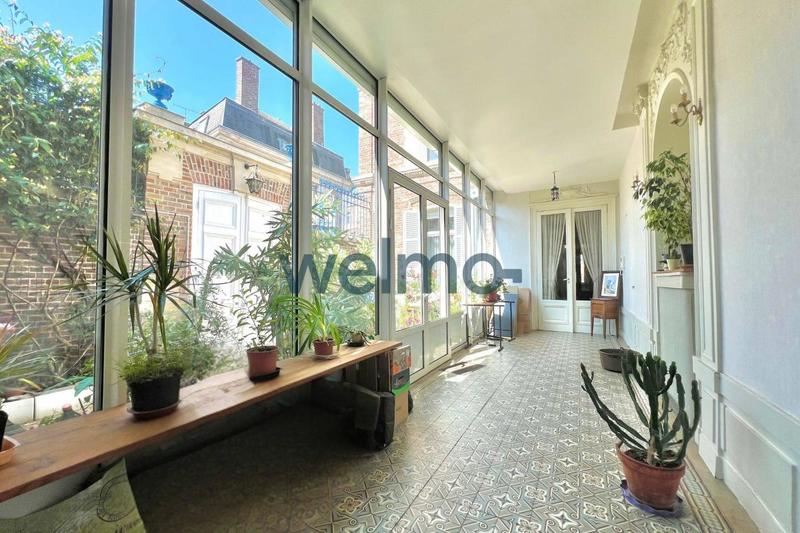 Maison de ville - 263 m² - 9 pièces