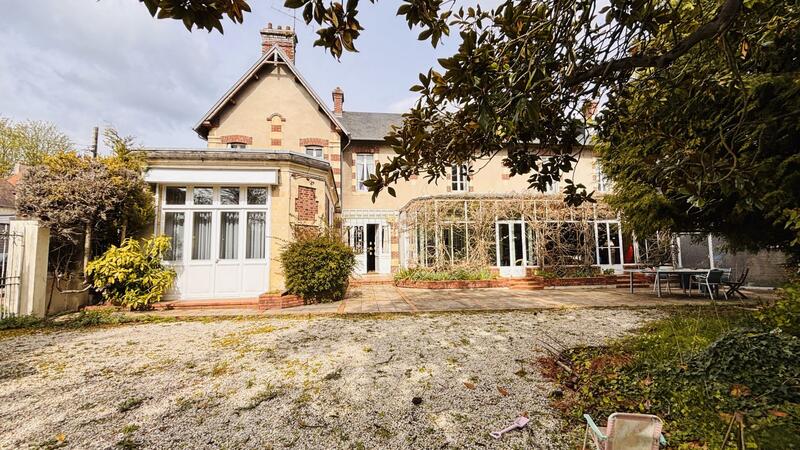 Maison ancienne - 300 m² - 11 pièces