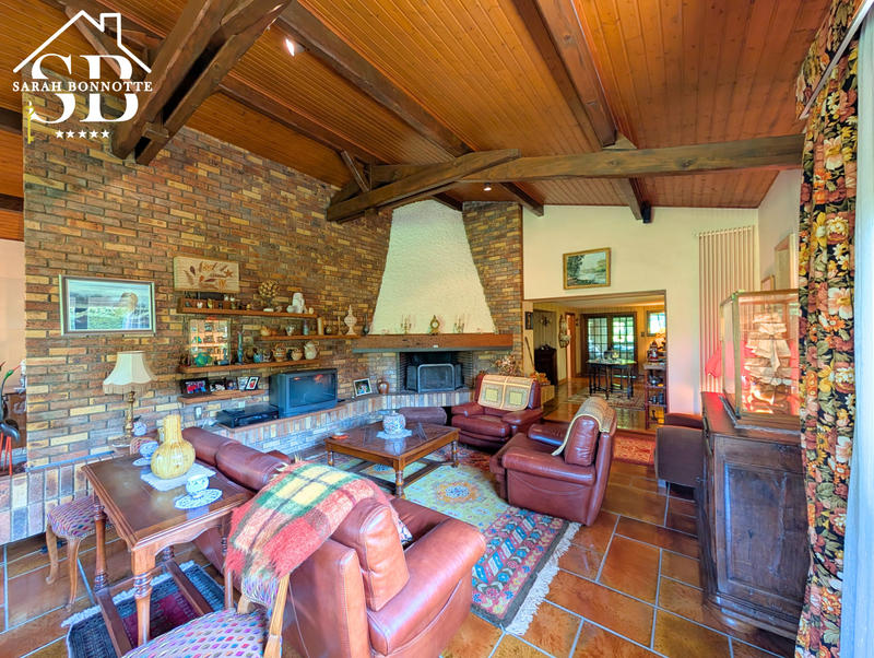 Maison - 334 m² - 10 pièces