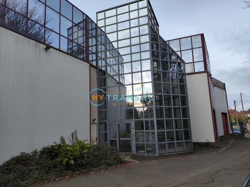 Entrepôt - 1 500 m²