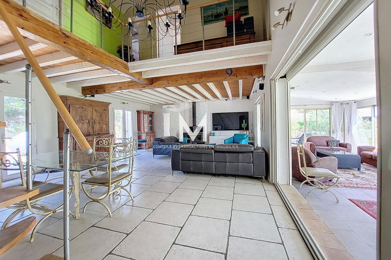 Maison - 205 m² - 7 pièces