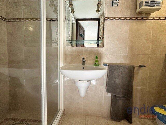 Maison - 185 m² - 8 pièces