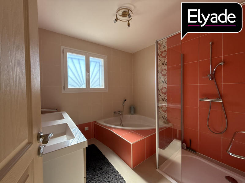 Maison - 255 m² - 4 pièces