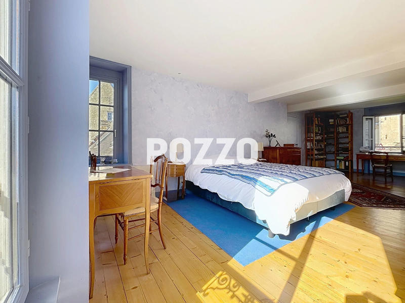 Maison - 298 m² - 12 pièces