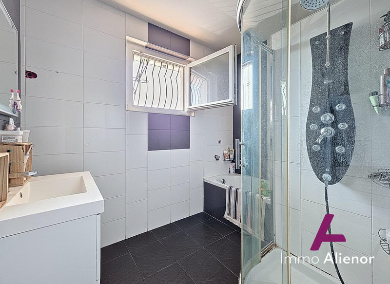 Maison - 187 m² - 7 pièces