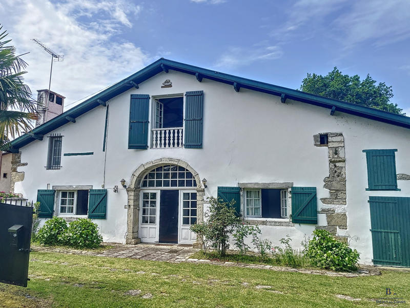 Maison - 272 m² - 6 pièces