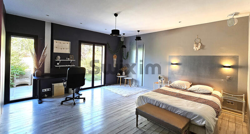 Propriété - 370 m² - 16 pièces