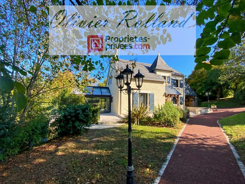 Maison - 220 m² - 9 pièces