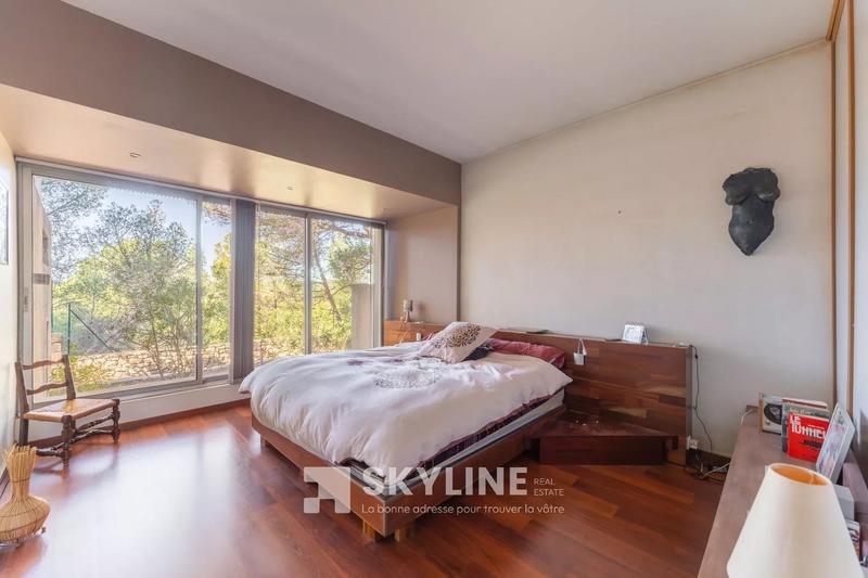 Maison - 320 m² - 8 pièces