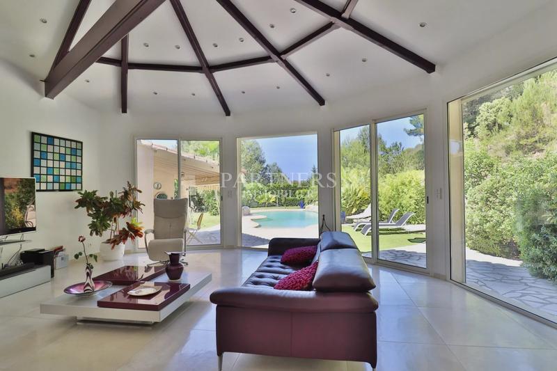 Maison - 240 m² - 9 pièces