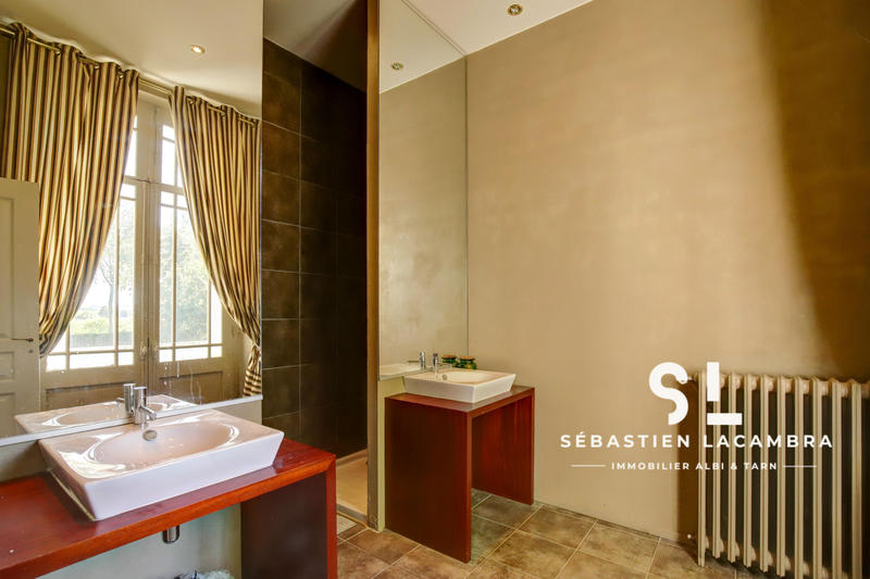 Propriété - 374 m² - 10 pièces