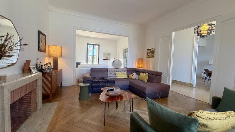 Maison - 343 m² - 11 pièces