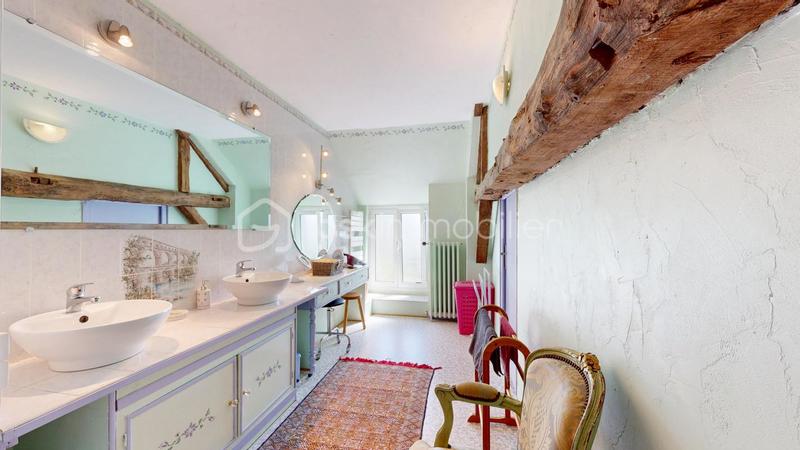 Maison - 241 m² - 8 pièces