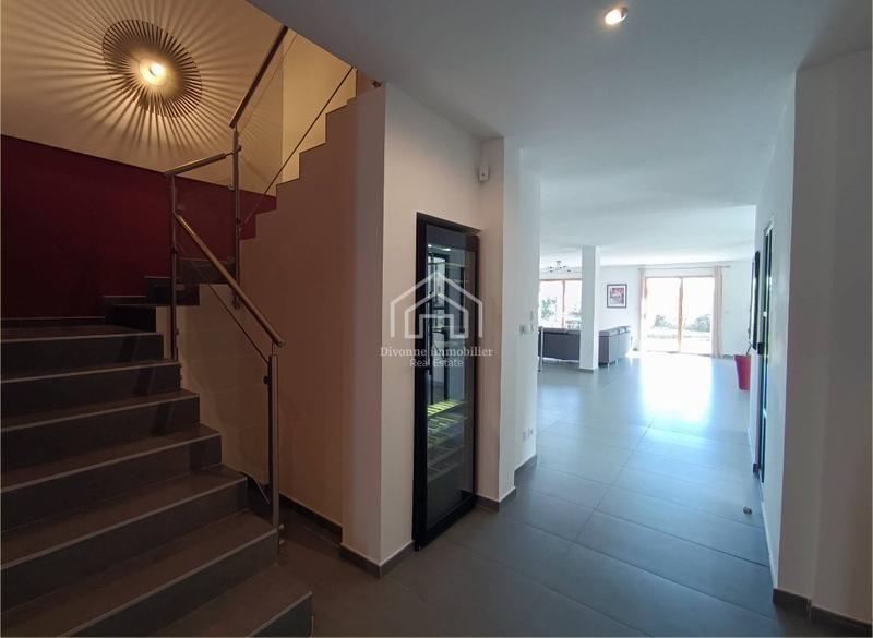 Villa - 236 m² - 5 pièces